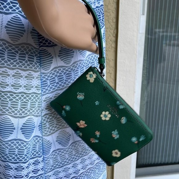 Coach Mystical Floral Corner Zip Wristlet Green Multi - Picture 9 of 13